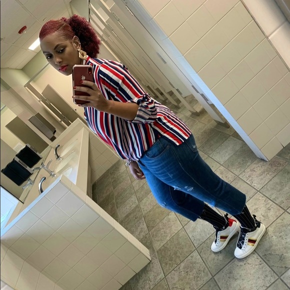 Meet your Posher, Tanisha Nicole - Picture 3 of 6